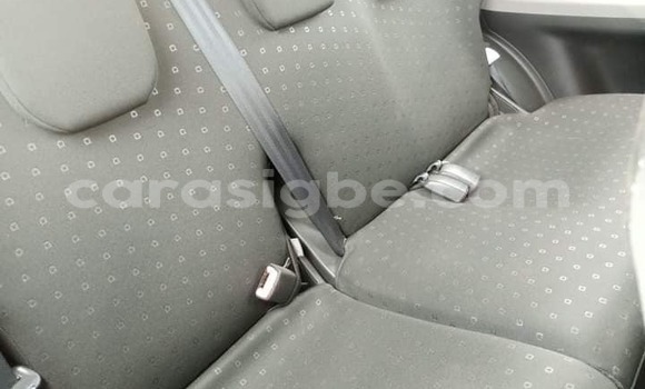 Acheter Occasion Voiture Toyota Yaris Rouge à Lomé, Togo Acheter Occasion Voiture Toyota Yaris Rouge à Lomé, Togo