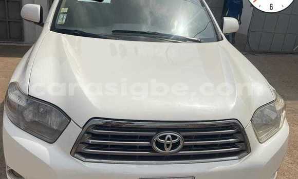 Buy Used Toyota Highlander White Car in Lome in Togo Buy Used Toyota Highlander White Car in Lome in Togo