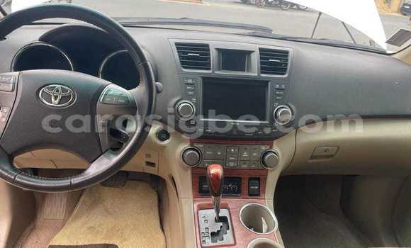 Buy Used Toyota Highlander White Car in Lome in Togo Buy Used Toyota Highlander White Car in Lome in Togo