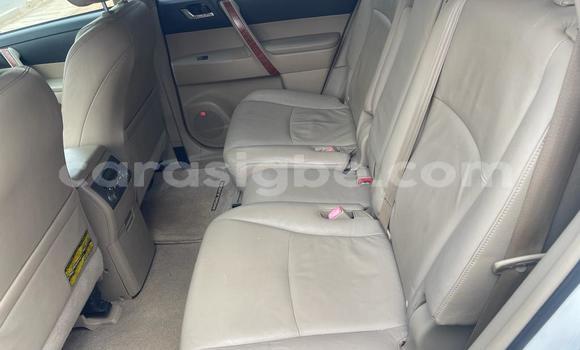 Buy Used Toyota Highlander White Car in Lome in Togo Buy Used Toyota Highlander White Car in Lome in Togo