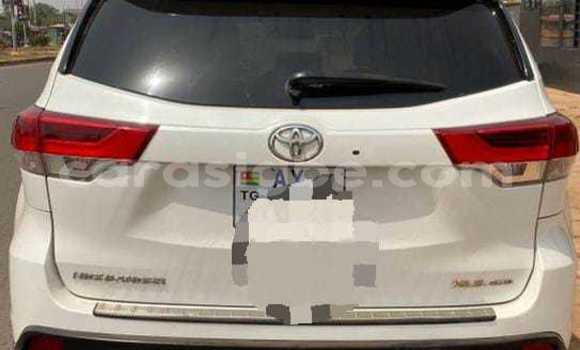 Acheter Occasion Voiture Toyota Highlander Blanc à Lomé, Maritime Acheter Occasion Voiture Toyota Highlander Blanc à Lomé, Maritime