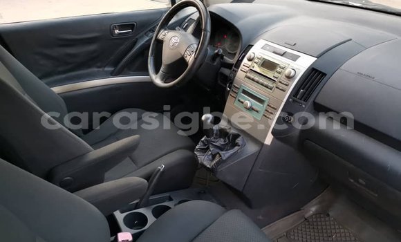 Acheter Occasion Voiture Toyota Corolla Verso Gris à Lomé, Togo Acheter Occasion Voiture Toyota Corolla Verso Gris à Lomé, Togo