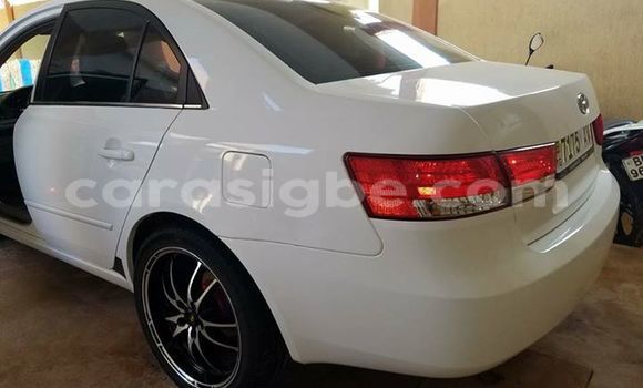 Acheter Occasion Voiture Hyundai Elantra Blanc à Lomé, Togo Acheter Occasion Voiture Hyundai Elantra Blanc à Lomé, Togo