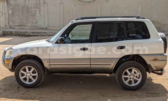Buy Used Toyota RAV4 White Car in Lome in Togo Buy Used Toyota RAV4 White Car in Lome in Togo