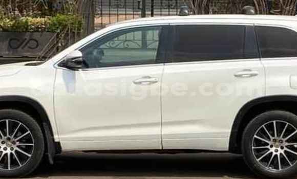 Buy Used Toyota Highlander White Car in Lome in Togo Buy Used Toyota Highlander White Car in Lome in Togo