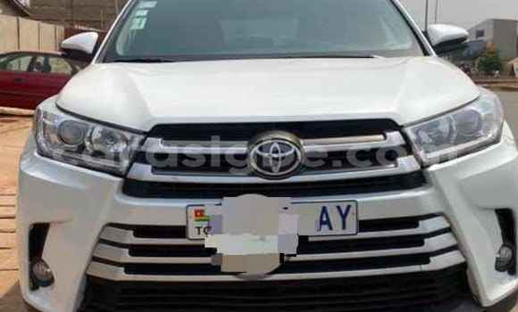Buy Used Toyota Highlander White Car in Lome in Togo Buy Used Toyota Highlander White Car in Lome in Togo