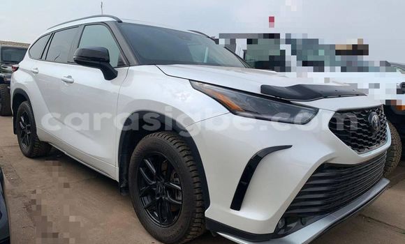 Buy Used Toyota Highlander White Car in Lome in Togo Buy Used Toyota Highlander White Car in Lome in Togo