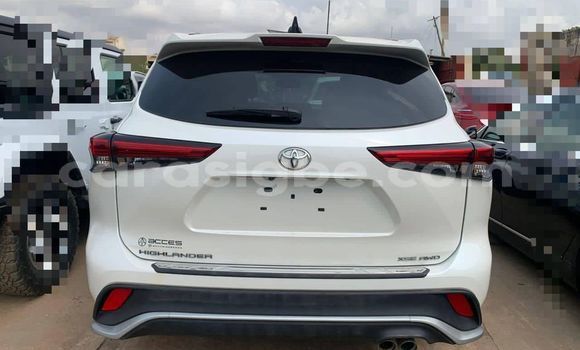 Buy Used Toyota Highlander White Car in Lome in Togo Buy Used Toyota Highlander White Car in Lome in Togo