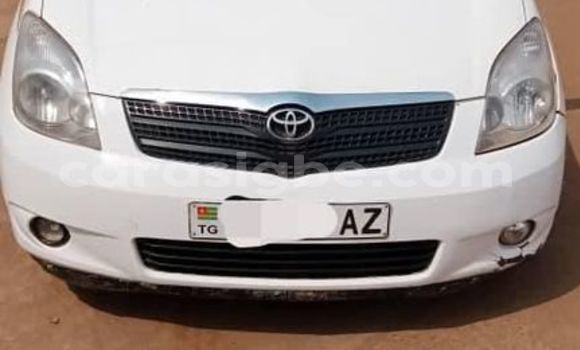 Buy Used Toyota Corolla Verso White Car in Lome in Togo Buy Used Toyota Corolla Verso White Car in Lome in Togo