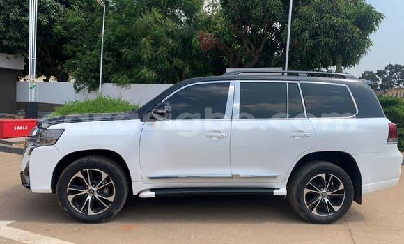 Buy Used Toyota Land Cruiser White Car in Lome in Togo Buy Used Toyota Land Cruiser White Car in Lome in Togo