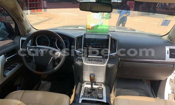 Buy Used Toyota Land Cruiser White Car in Lome in Togo Buy Used Toyota Land Cruiser White Car in Lome in Togo