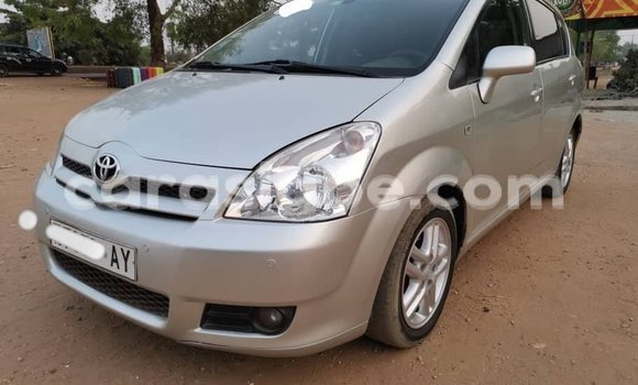 Acheter Occasion Voiture Toyota Corolla Verso Beige à Lomé, Togo