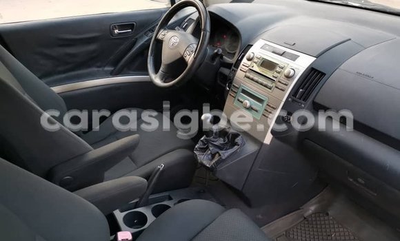 Acheter Occasion Voiture Toyota Corolla Verso Beige à Lomé, Togo Acheter Occasion Voiture Toyota Corolla Verso Beige à Lomé, Togo