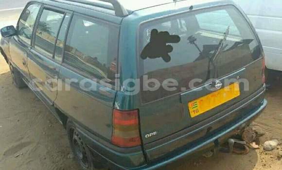 Acheter Occasion Voiture Opel Astra Vert à Lomé, Togo Acheter Occasion Voiture Opel Astra Vert à Lomé, Togo