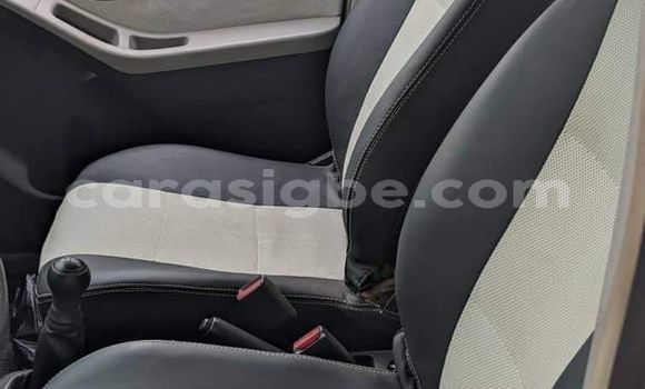 Buy Used Toyota Yaris Silver Car in Lome in Togo Buy Used Toyota Yaris Silver Car in Lome in Togo