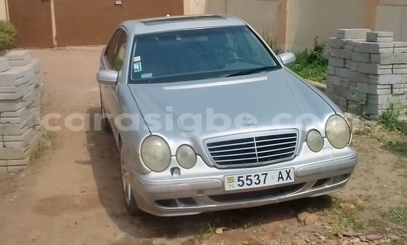 Acheter Occasion Voiture Mercedes‒Benz E-Class Gris à Lomé au Togo Acheter Occasion Voiture Mercedes‒Benz E-Class Gris à Lomé au Togo