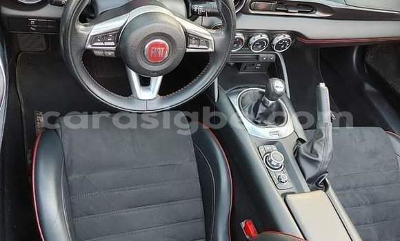 Acheter Occasion Voiture Fiat 124 Spider Noir à Lomé, Togo Acheter Occasion Voiture Fiat 124 Spider Noir à Lomé, Togo