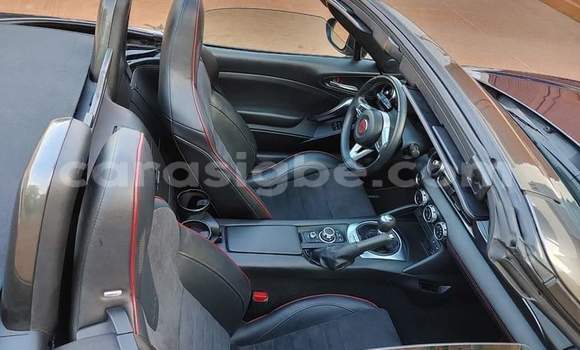 Acheter Occasion Voiture Fiat 124 Spider Noir à Lomé, Togo Acheter Occasion Voiture Fiat 124 Spider Noir à Lomé, Togo