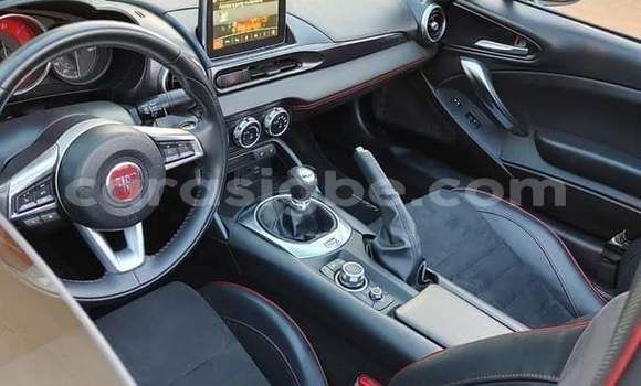 Acheter Occasion Voiture Fiat 124 Spider Noir à Lomé, Togo Acheter Occasion Voiture Fiat 124 Spider Noir à Lomé, Togo