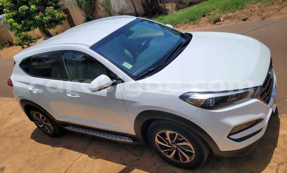 Acheter Occasion Voiture Toyota RAV4 Blanc à Lomé, Togo Acheter Occasion Voiture Toyota RAV4 Blanc à Lomé, Togo