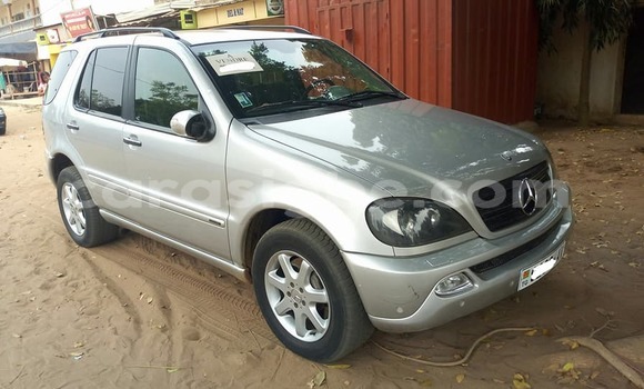 Acheter Occasion Voiture Mercedes‒Benz ML-Class Gris à Lomé au Togo Acheter Occasion Voiture Mercedes‒Benz ML-Class Gris à Lomé au Togo