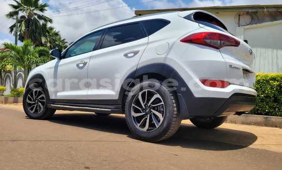 Acheter Occasion Voiture Toyota RAV4 Blanc à Lomé, Togo Acheter Occasion Voiture Toyota RAV4 Blanc à Lomé, Togo