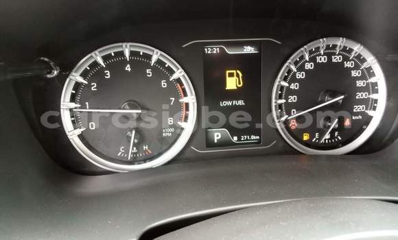 Acheter Occasion Voiture Toyota Crown Bleu à Lomé, Togo Acheter Occasion Voiture Toyota Crown Bleu à Lomé, Togo