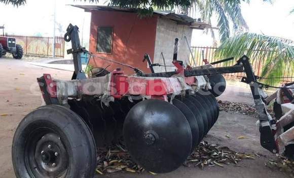 Acheter Neuf Utilitaire Caterpillar 120 Rouge à Lomé, Togo Acheter Neuf Utilitaire Caterpillar 120 Rouge à Lomé, Togo