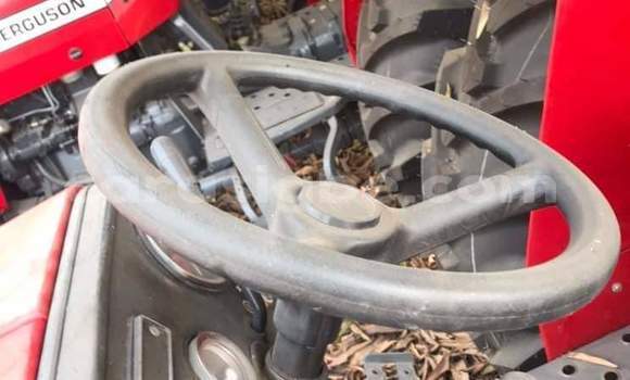 Acheter Neuf Utilitaire Caterpillar 120 Rouge à Lomé, Togo Acheter Neuf Utilitaire Caterpillar 120 Rouge à Lomé, Togo