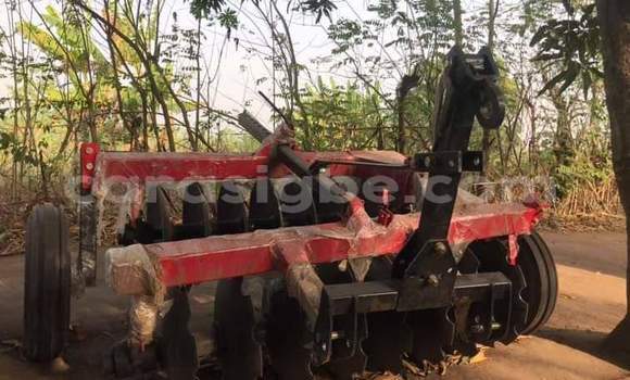 Acheter Neuf Utilitaire Caterpillar 120 Rouge à Lomé, Togo Acheter Neuf Utilitaire Caterpillar 120 Rouge à Lomé, Togo