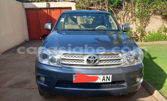 Acheter Occasion Voiture Toyota Fortuner Gris à Lomé, Togo Acheter Occasion Voiture Toyota Fortuner Gris à Lomé, Togo