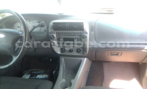 Acheter Occasion Voiture Ford Explorer Sport Trac Rouge à Lomé, Togo Acheter Occasion Voiture Ford Explorer Sport Trac Rouge à Lomé, Togo