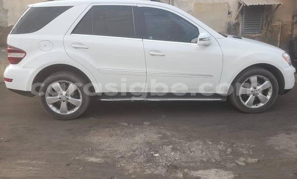 Acheter Occasion Voiture Mercedes‒Benz ML–Class Blanc à Lomé, Togo Acheter Occasion Voiture Mercedes‒Benz ML–Class Blanc à Lomé, Togo