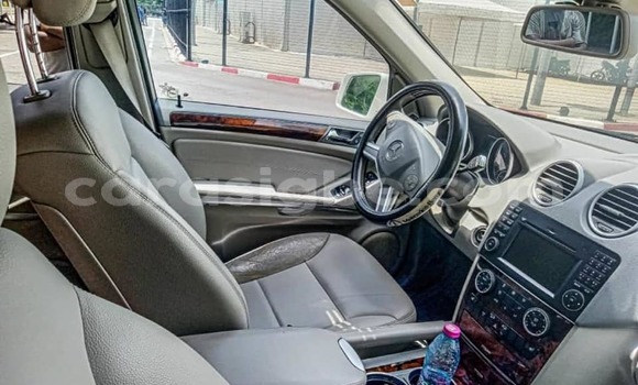 Acheter Occasion Voiture Mercedes‒Benz ML–Class Blanc à Lomé, Togo Acheter Occasion Voiture Mercedes‒Benz ML–Class Blanc à Lomé, Togo