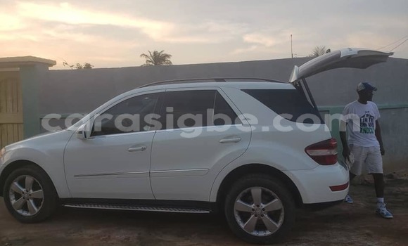 Acheter Occasion Voiture Mercedes‒Benz ML–Class Blanc à Lomé, Togo Acheter Occasion Voiture Mercedes‒Benz ML–Class Blanc à Lomé, Togo