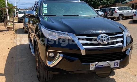 Acheter Occasion Voiture Toyota Fortuner Noir à Lomé, Togo Acheter Occasion Voiture Toyota Fortuner Noir à Lomé, Togo