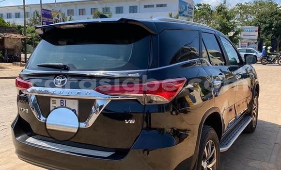 Acheter Occasion Voiture Toyota Fortuner Noir à Lomé, Togo Acheter Occasion Voiture Toyota Fortuner Noir à Lomé, Togo