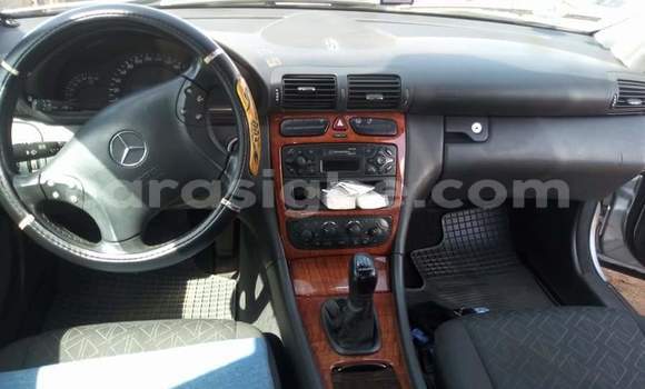 Buy Used Mercedes‒Benz C–Class Silver Car in Lome in Togo Buy Used Mercedes‒Benz C–Class Silver Car in Lome in Togo