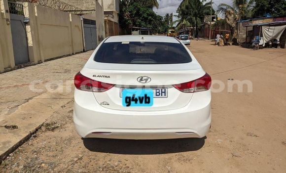 Buy Used Hyundai Elantra White Car in Lome in Togo Buy Used Hyundai Elantra White Car in Lome in Togo