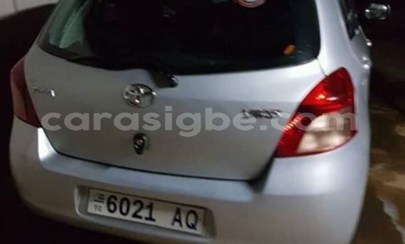 Acheter Occasion Voiture Toyota Vitz Gris à Lomé au Togo Acheter Occasion Voiture Toyota Vitz Gris à Lomé au Togo