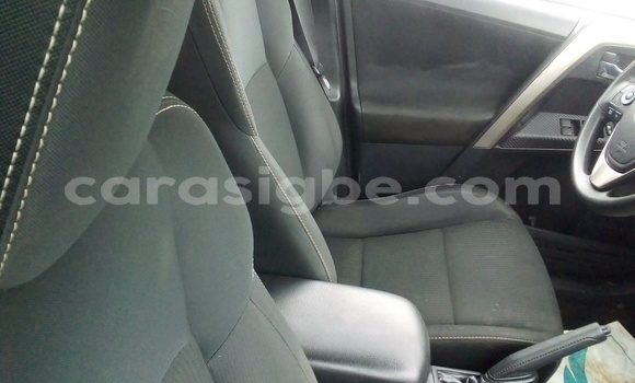 Acheter Occasion Voiture Toyota RAV4 Rouge à Lomé, Togo Acheter Occasion Voiture Toyota RAV4 Rouge à Lomé, Togo