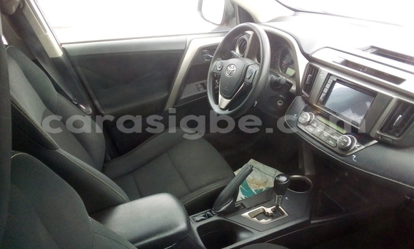 Acheter Occasion Voiture Toyota RAV4 Rouge à Lomé, Togo Acheter Occasion Voiture Toyota RAV4 Rouge à Lomé, Togo