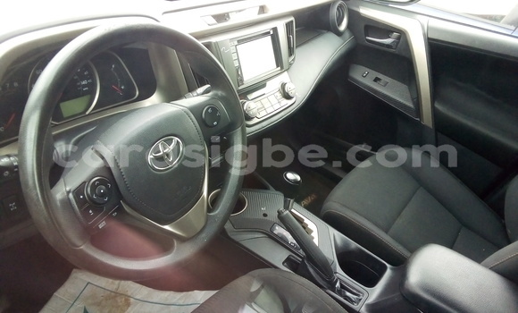 Acheter Occasion Voiture Toyota RAV4 Rouge à Lomé, Togo Acheter Occasion Voiture Toyota RAV4 Rouge à Lomé, Togo