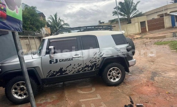 Buy Used Toyota FJ Cruiser Silver Car in Lome in Togo Buy Used Toyota FJ Cruiser Silver Car in Lome in Togo