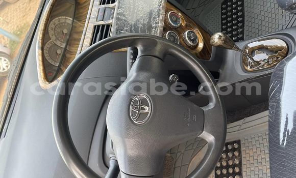 Buy Used Toyota Yaris Blue Car in Lome in Maritime Buy Used Toyota Yaris Blue Car in Lome in Maritime
