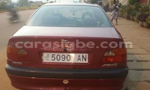 Acheter Occasion Voiture Toyota Avensis Rouge à Lomé au Togo Acheter Occasion Voiture Toyota Avensis Rouge à Lomé au Togo