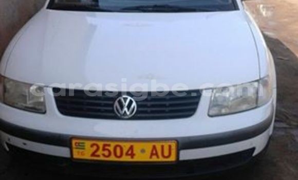Acheter Occasion Voiture Volkswagen Passat Blanc à Lomé au Togo Acheter Occasion Voiture Volkswagen Passat Blanc à Lomé au Togo