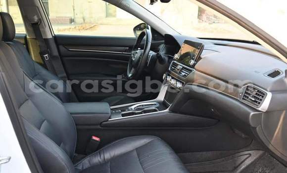 Acheter Occasion Voiture Honda Accord Blanc à Lomé, Togo Acheter Occasion Voiture Honda Accord Blanc à Lomé, Togo