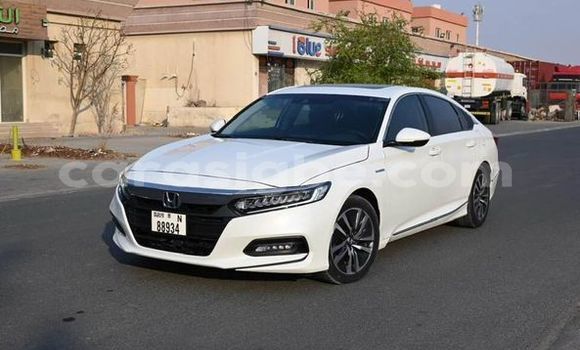 Acheter Occasion Voiture Honda Accord Blanc à Lomé, Togo Acheter Occasion Voiture Honda Accord Blanc à Lomé, Togo