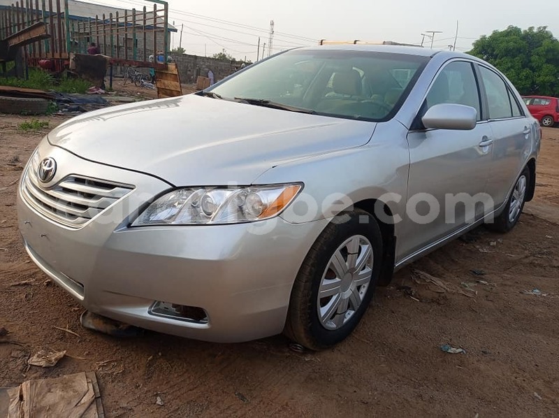 Big with watermark toyota camry plateaux anie 8571